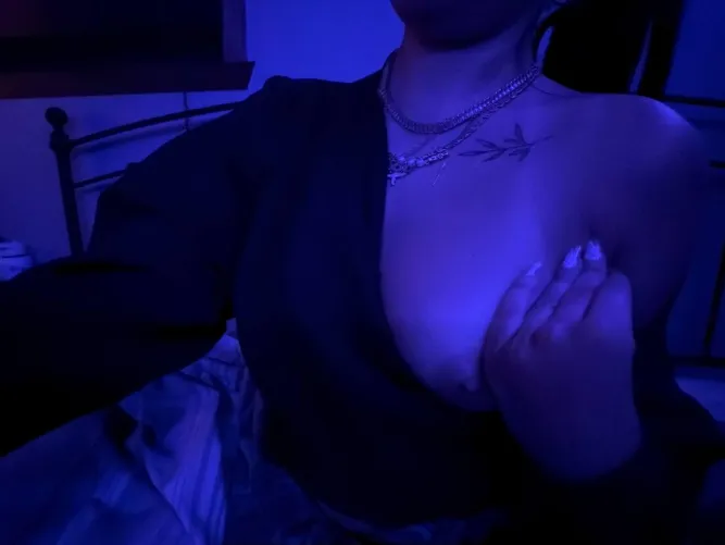 21f would you creampie me late at night.  by purelysinfulxo