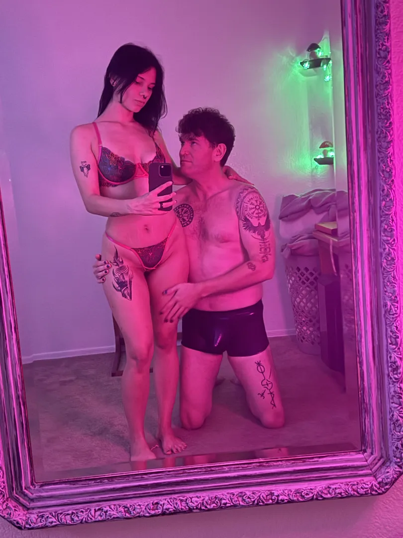 21f/41m couple in mesa looking for connections posted by evangel469