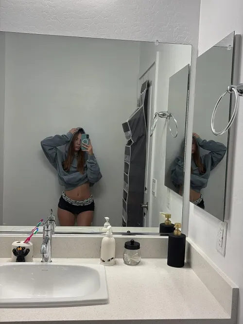 21F4M Sending Nude To Every Guy That React by nightcuti90