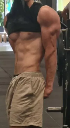 21m athletic muscular dom for any f, hmu posted by Mother_Hat3148