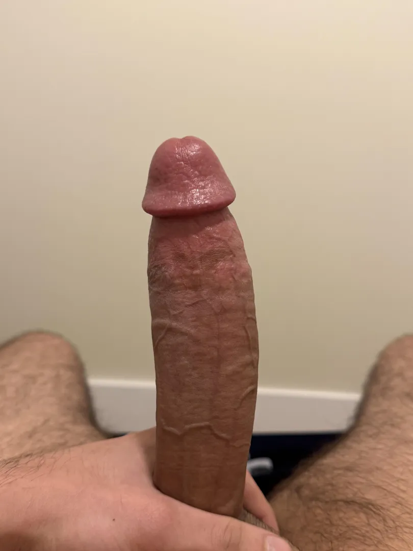 21(M4F) slippery when wet posted by HuckleberryAnnual108