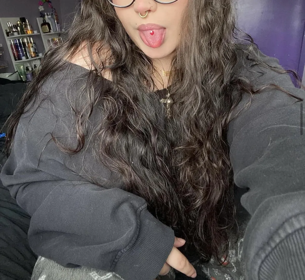 21MF4M any bi guys need the nut pulled from them :) posted by Swimming_Usual6929