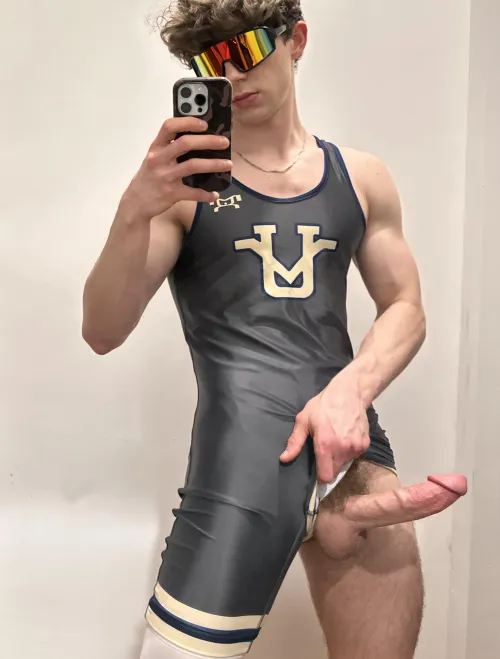 21yo wrestler. Im pretty good at pinning dudes down btw by College_Wrestler_