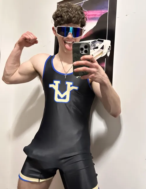 21yo wrestler. Love showing off in my singlet by College_Wrestler_