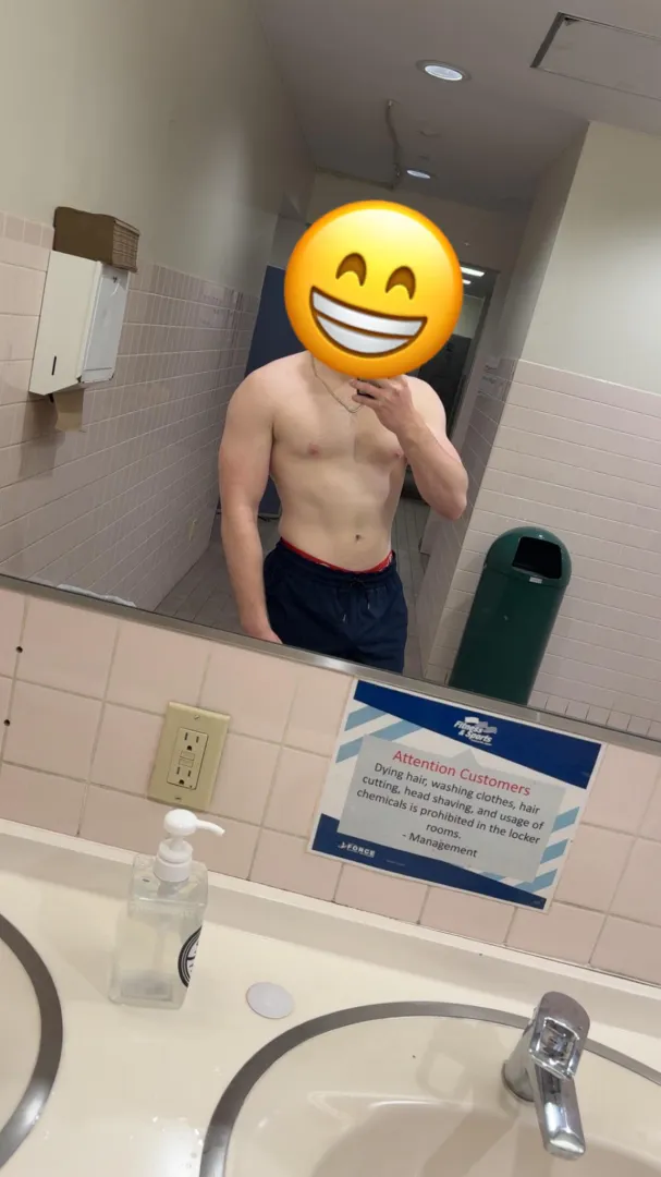 22, Air Force, fit looking for maybe future husband haha or something, be about my same age and fit too. Add my snap: Contour-af posted by Derkkerk136