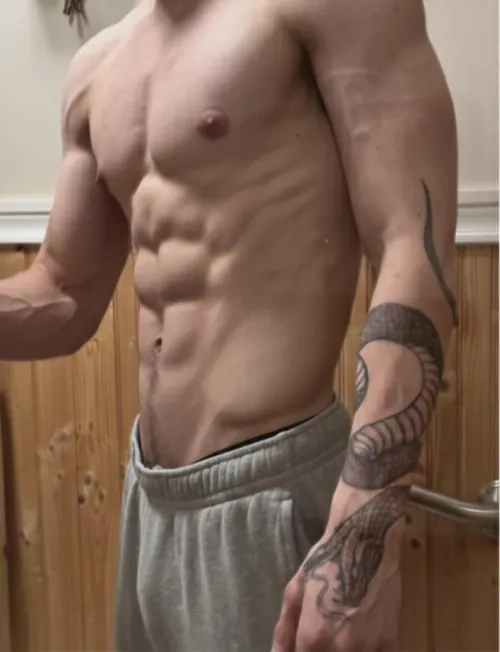 [22] been hitting some crunches by KadeNior