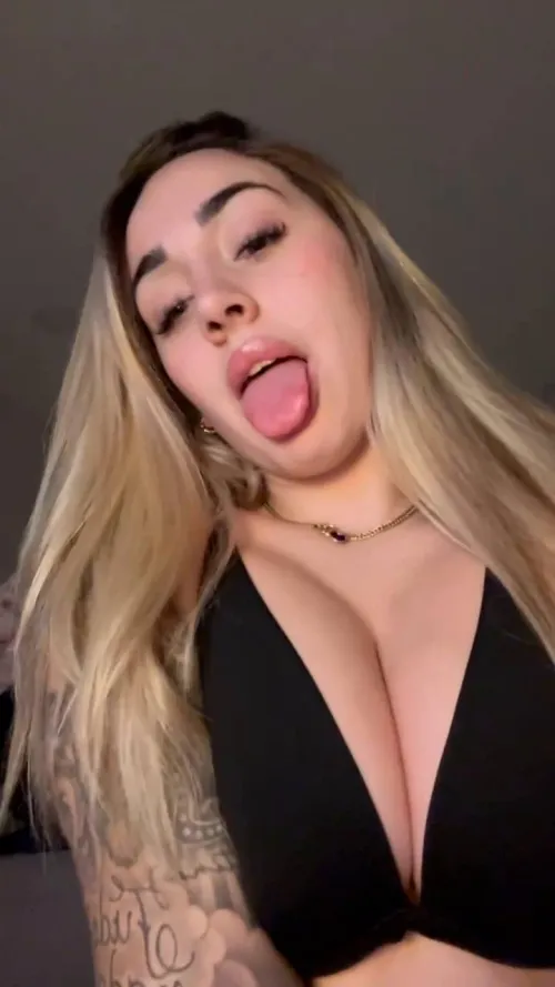 22 [F4M] Why be classy when I can be nasty? by vanillamist517