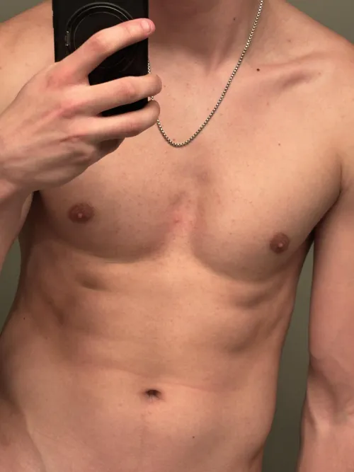 22 fit masc looking for similar bros to chill with, talk gym, and trade physique pics by ActivePlatform7768