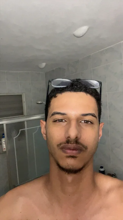 22 looking for bros around my age… down to chat and talk about anything, gym, snap or whatever. by Puertorroo