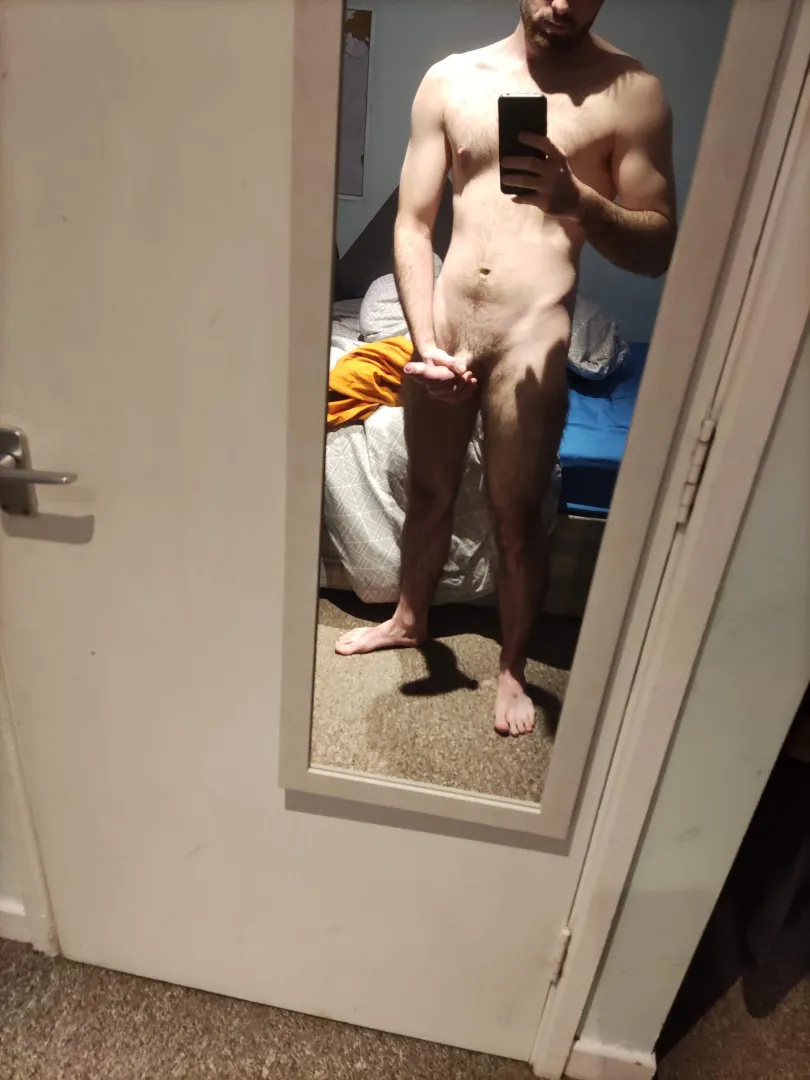 22 m South West. DL guy here. Any smooth bottoms/twinks wanna DM? posted by ProTomOO7