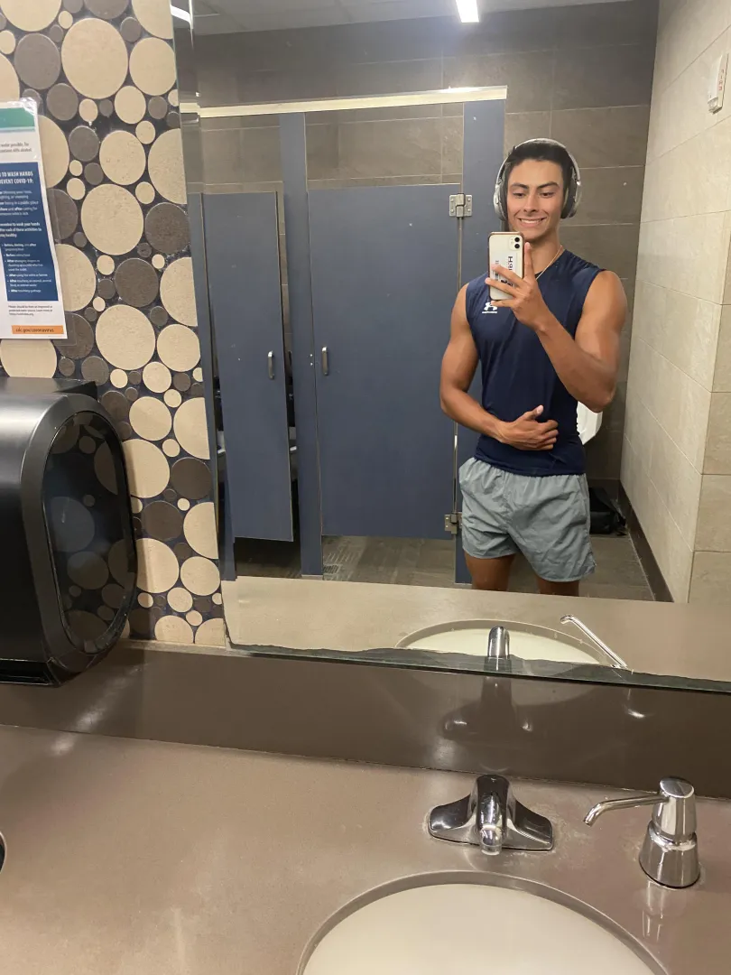 22 [M4F] Being snowed in is making me horny af. Looking for tonight or this week in Fort Worth posted by Lanky-Reward816