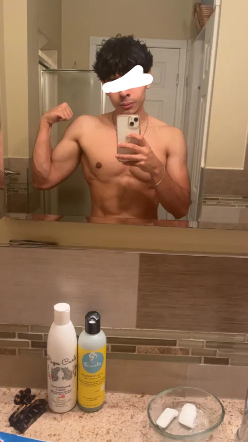 22 [M4F] NYC - Athletic Latino Guy by areallyskinnyguy