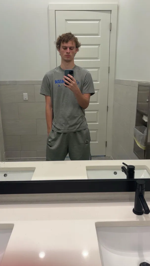 22 [M4F] #Orlando Looking for a girl to come over right now and have some fun. I’m 6-2 and over 7 inches. Girls only. posted by Csmayb3