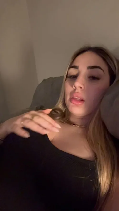 22f clean, discreet and very ready by Dreamy_Princess_88