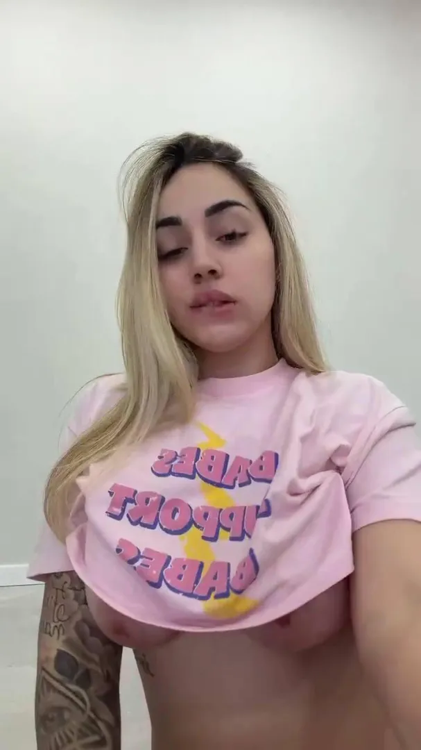 22f4m [Lifestyle] who’s close by and spontaneous? posted by shadowcharm31