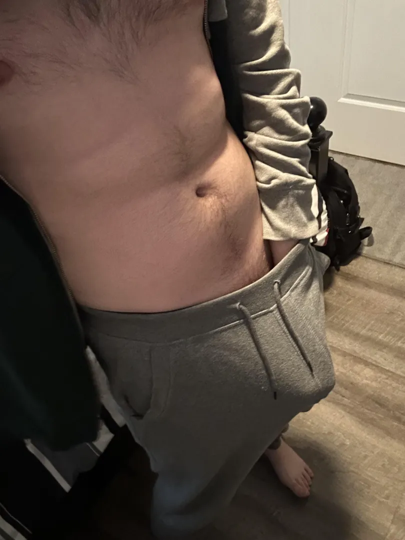 (22)M, who here between you pathetic fucks is gonna cough up some dinner money. posted by TheTrue-WhiteKing