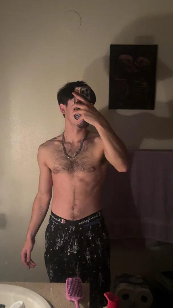 22M4F anyone available around 5? Hmu posted by yo_tony3