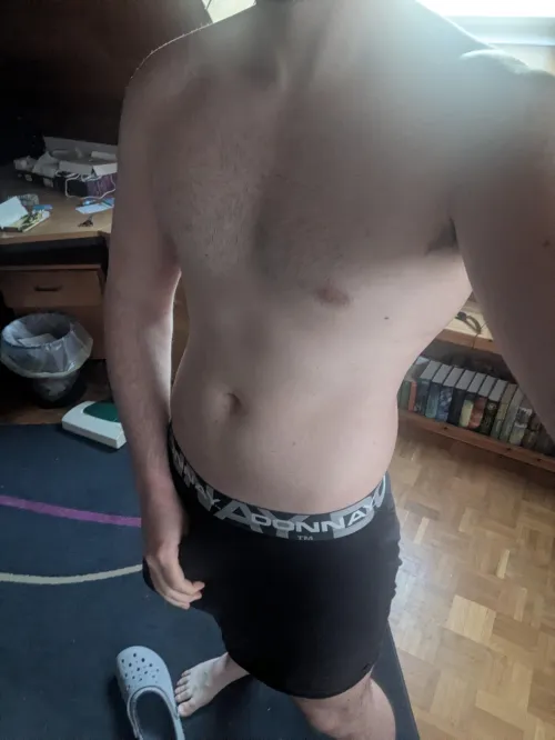 [23] Any cute smooth twinks want to Show Off and write or Play a Game ? Cant jerk right now and am bored af, snap halodrizucker by One_Collar_4458