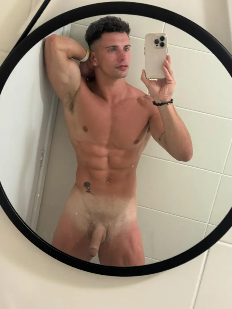 (23) en el espejo posted by According-Tie4250