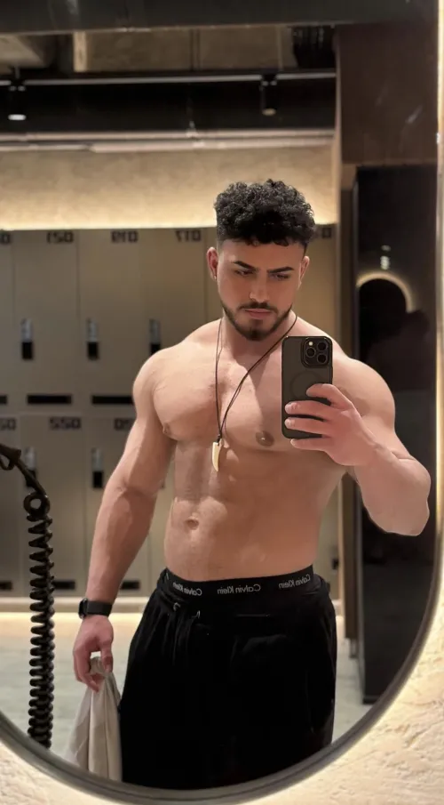 23 Fit and big looking for gym bros by MrMasterDom11