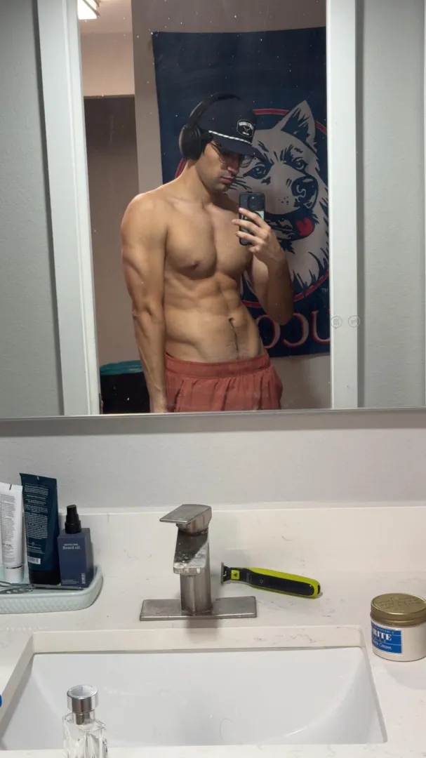 23 [M4F] #Orlando - Tall Fit and can host near universal. Can send more pics posted by Infamous-Figure-2669