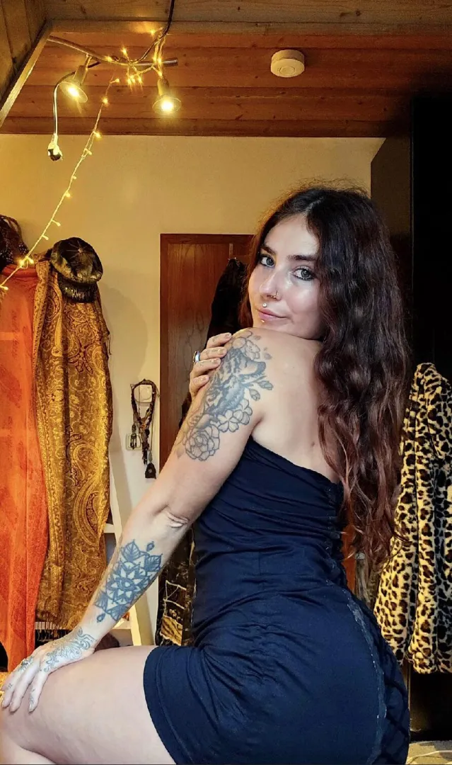 23f good vibes only tonight, fancy some company? posted by UseDue2541