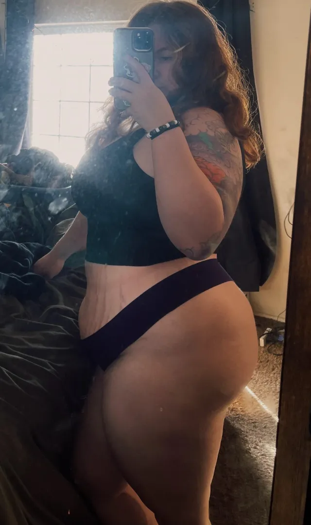 23F whos looking to meetup now or later? i can host and ii'm mobile hit me up. posted by BarnacleLegal285