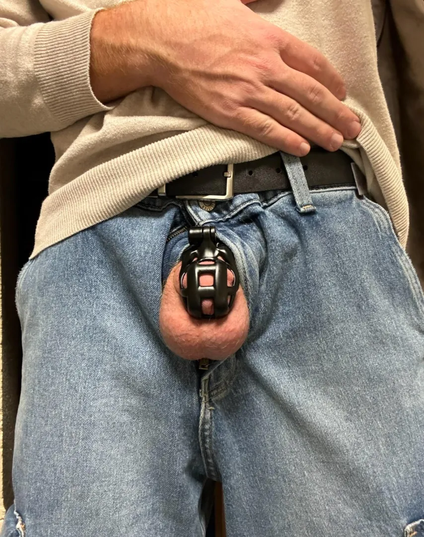 (23m) Caged fit check posted by Altruistic_Body8841