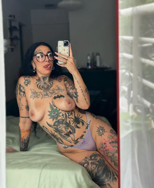 24 F4M – I keep pulsing every time I move  by Camilovski