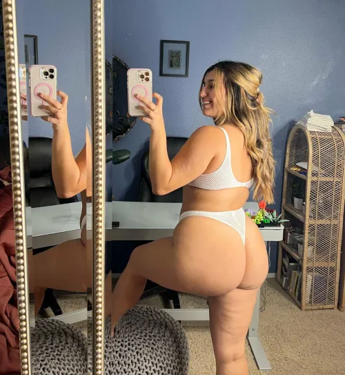 24 [F4M] looking for hookuup by DisturbedParadise