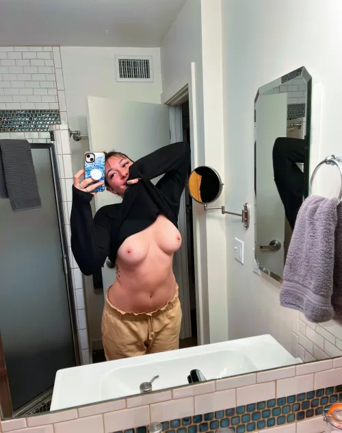 24 [F4M] #Orlando - Bathroom mirror were made for this , Right ? by Ant-egg55