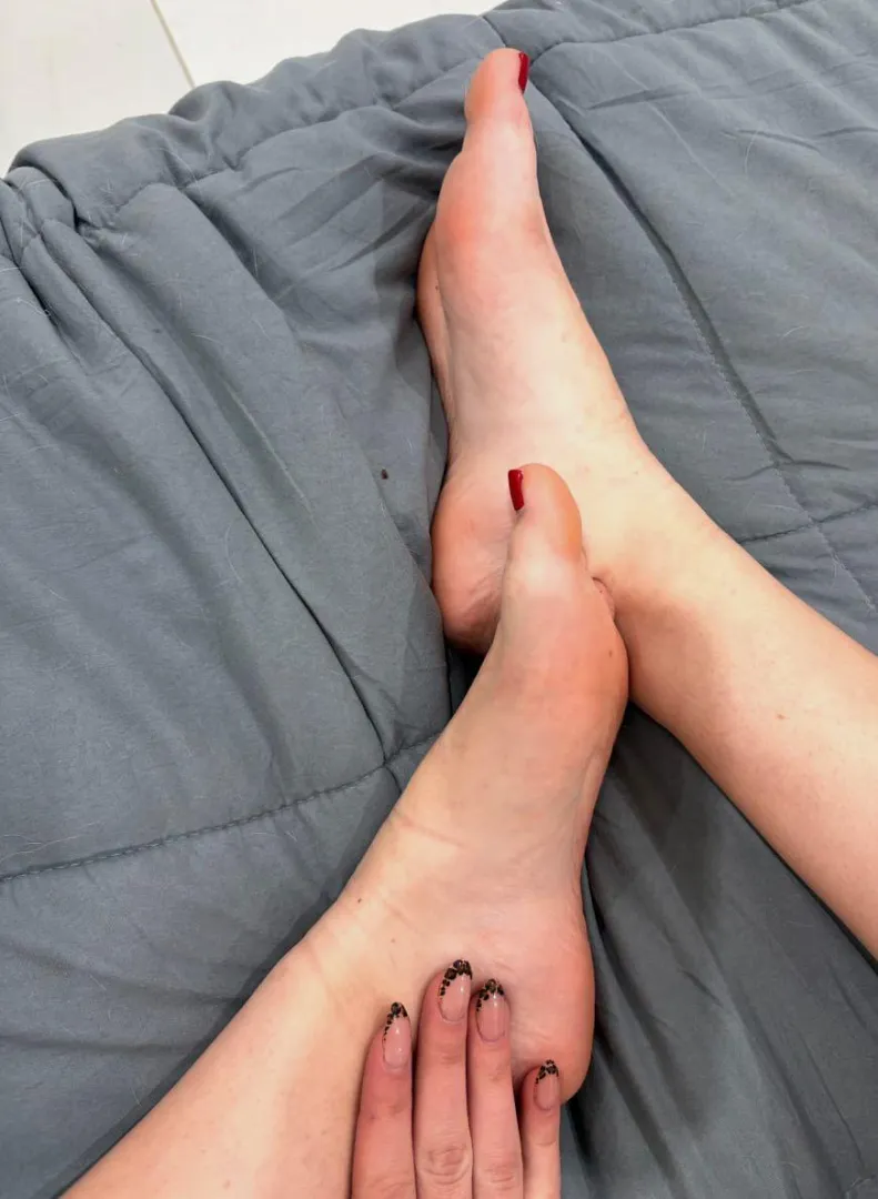 24 F4M Snapchat: lauratiye Lit vanilla, pussy spread posted by Aware-Hovercraft9399