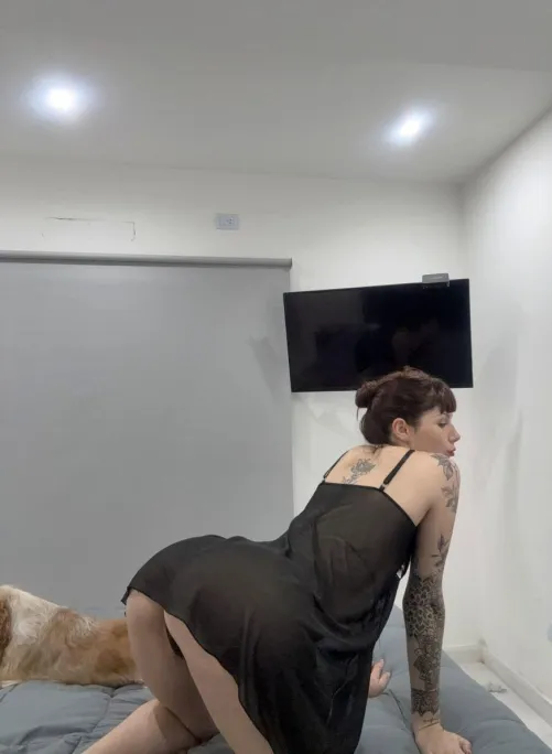 24 F4M Snapchat: peneloppeshine Sheets ruined, need you by Aware-Hovercraft9399