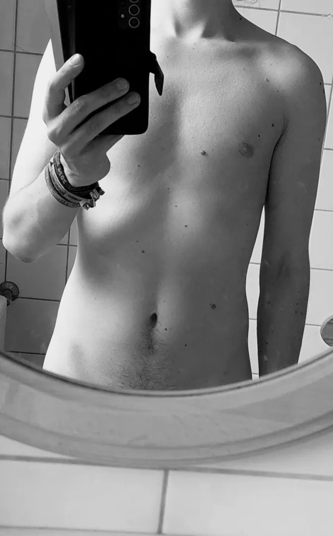 [24] Gefällt euch mein Körper?  posted by Emergency_Part_9694