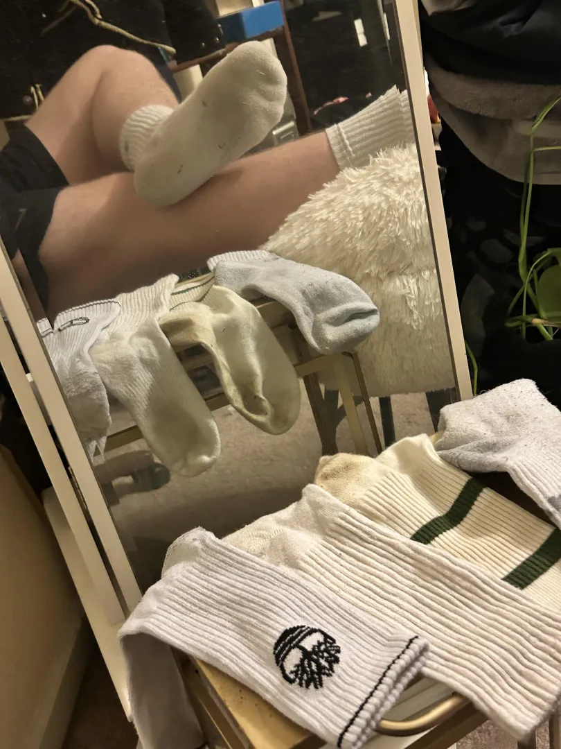 (24) Just a straight dude jock who likes to work out in his white socks without shoes. What would you do if you saw me in the locker room? posted by CollegeSweat