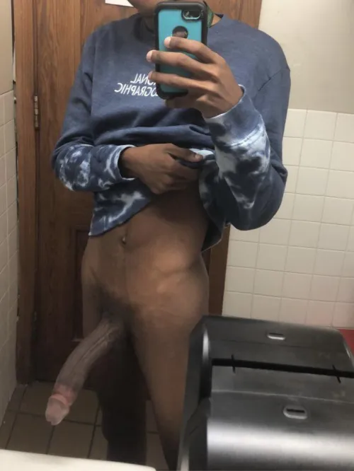 24 looking for females or very feminine sissys to swallow 10 inches of dick by Beneficial_Change_49