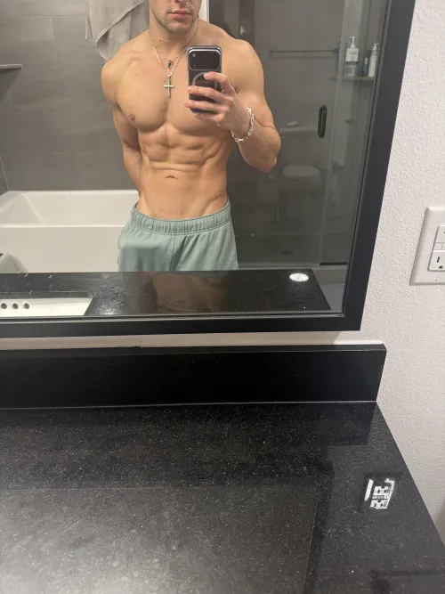 24 [M4F] Dallas Personal trainer looking for fun with an older woman by DTX_Trainerr