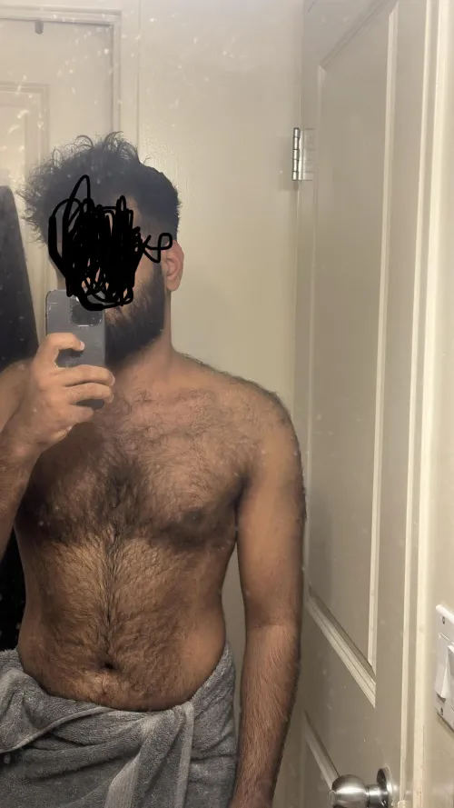24 M4MF / F- London - hung and brown - into couples n females possibly for a fwb situation by Living_Cheek949