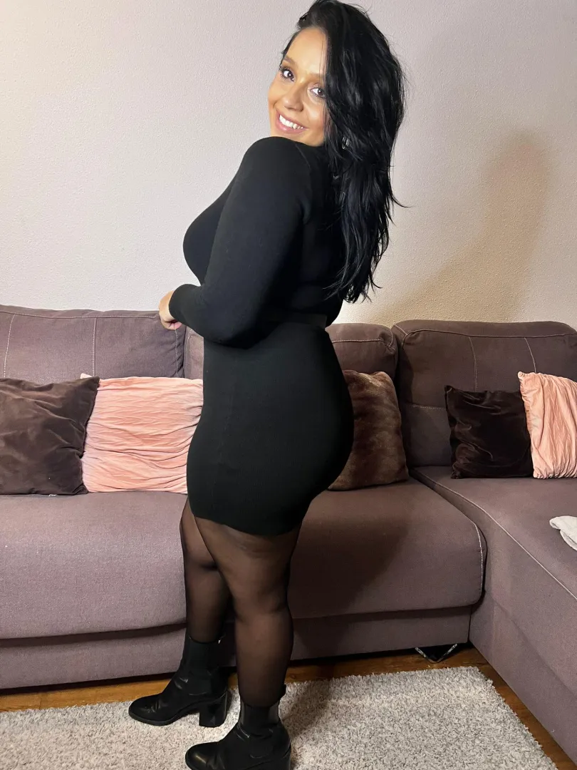 24 ys old but still naughty and tight enough posted by Galadriel69_