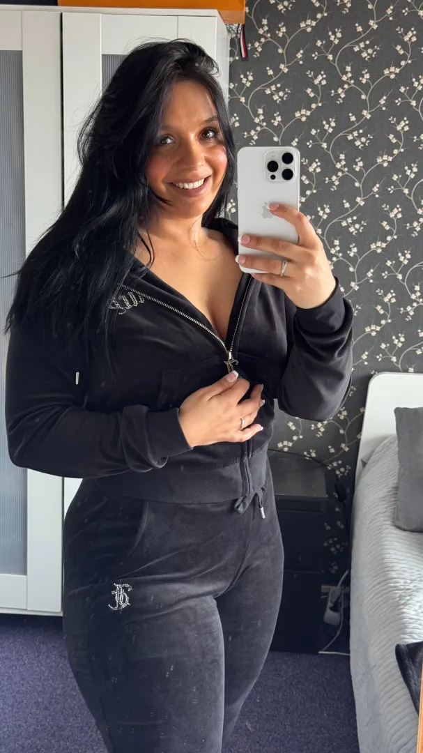 24 ys old but still naughty and tight enough posted by Galadriel69_