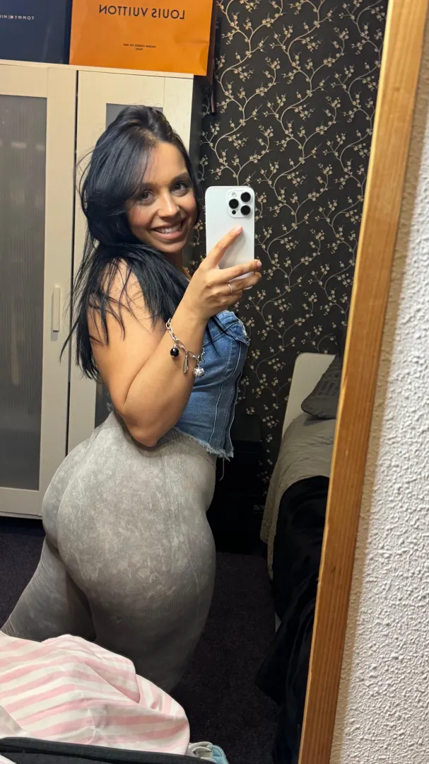 24 ys old but still naughty and tight enough posted by Galadriel69_