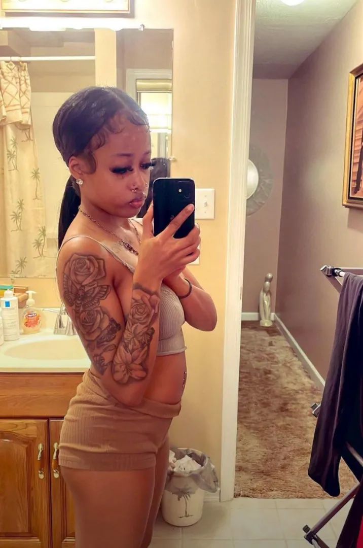 24f getting High rn….. and playing with my wet pussy looking for someone to skii with and have fun posted by Sad_Succotash9072