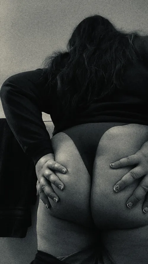 24F someone want to help me cum? by Easy-Ad-5390