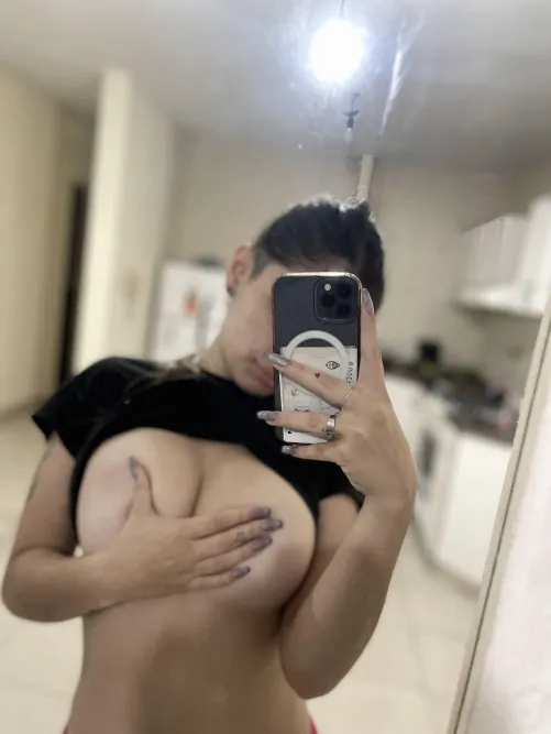 25 F4M who’s up for a quickie one? by mOoNiKiSsEzZ