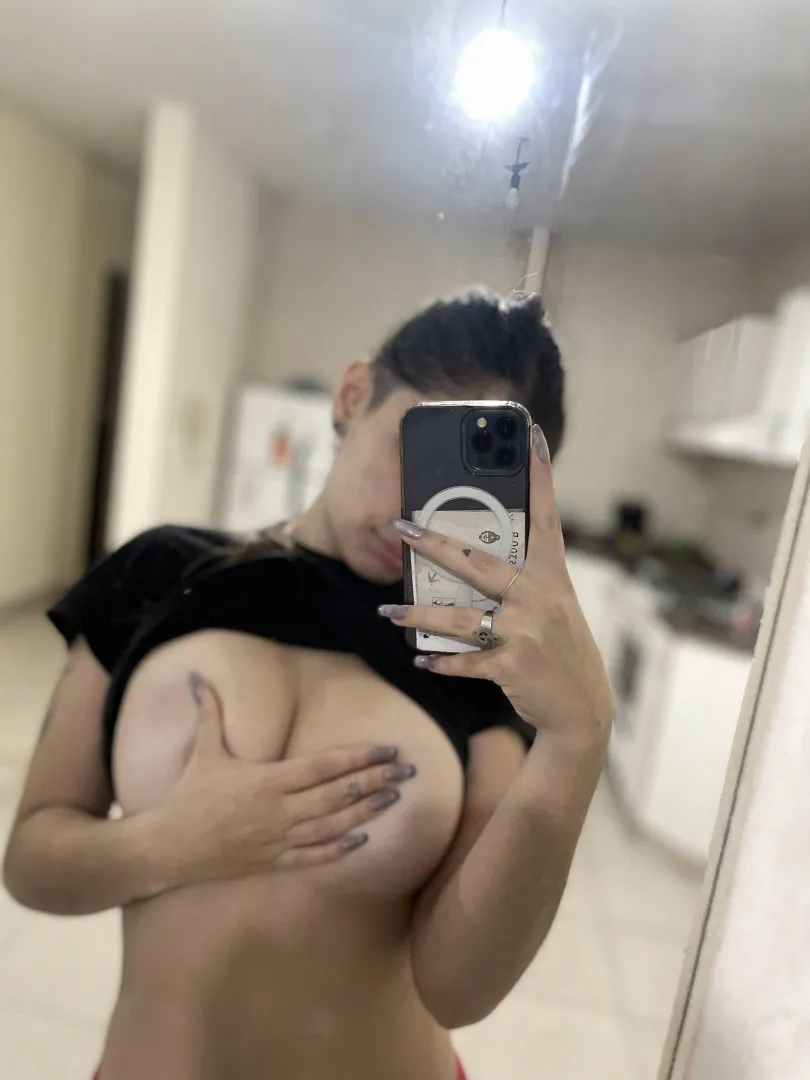 25 F4M who’s up for a quickie one? posted by mOoNiKiSsEzZ