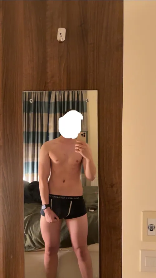 25 m uk. Hmu chill masc fit bwc bros, looking for bromance vibes. Into cars, gym and traveling. Want to explore casual nudity with like minded bros. by Silent-Key-39