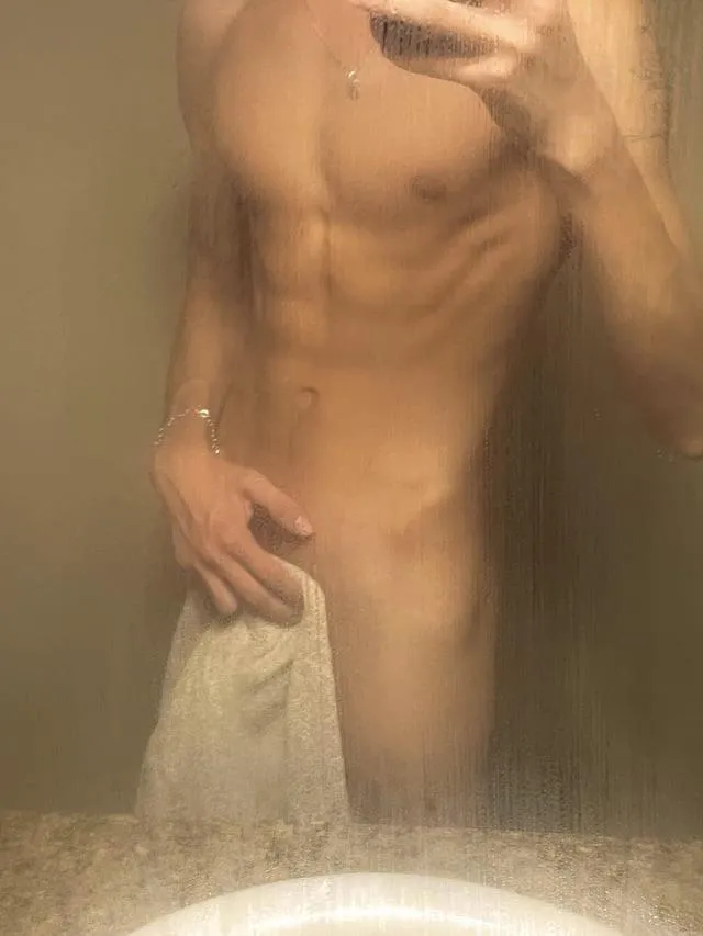 25 (M4M) looking for young twink to have fun with. Visiting Vancouver posted by ynbibbc