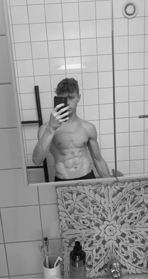 [25] thought this sub was about posting abs and not cock. by Willing-Air-2869