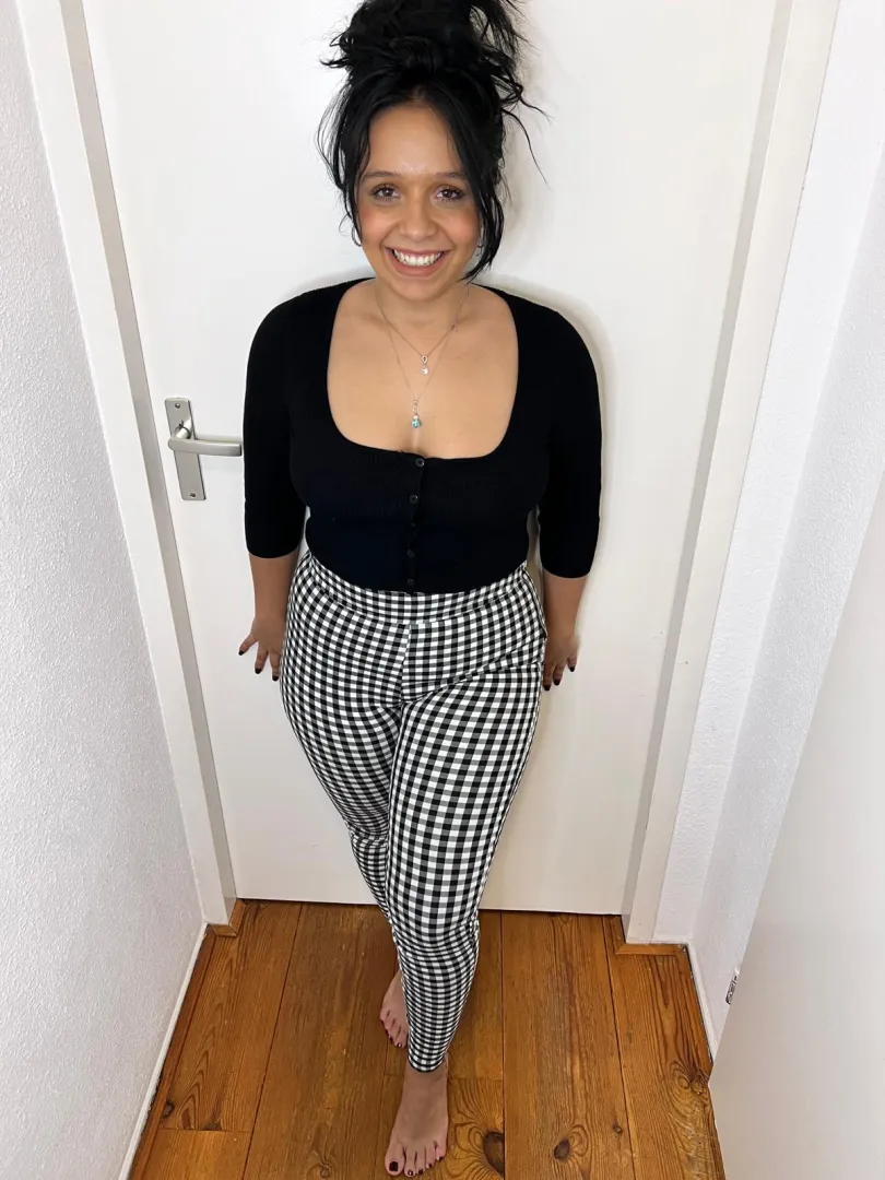 25 ys old - already Mommy...Not ideal, but fully natural, still sexy and sweet enough posted by Galadriel69_