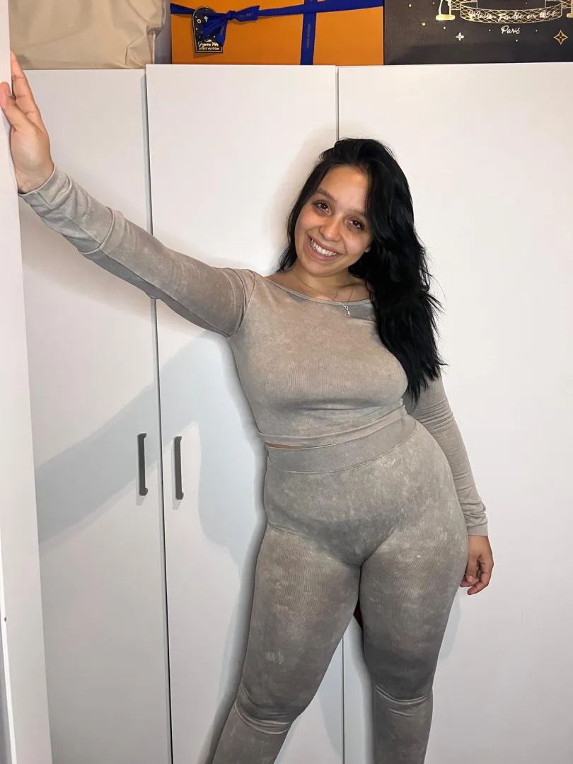 25 ys old but still naughty and tight enough posted by Galadriel69_